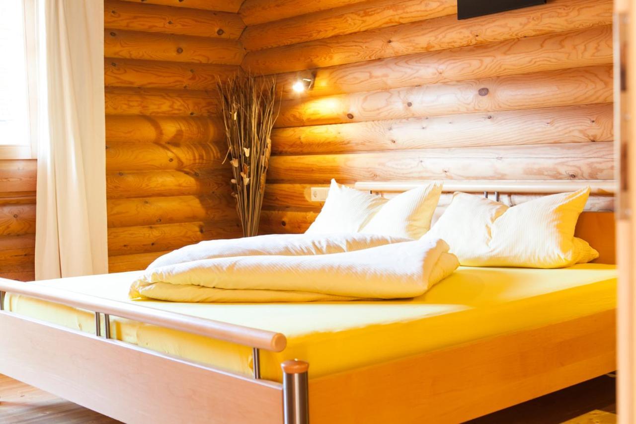 Camping Dreilaendereck Blockhuetten & Apartments Ried im Oberinntal Cameră foto