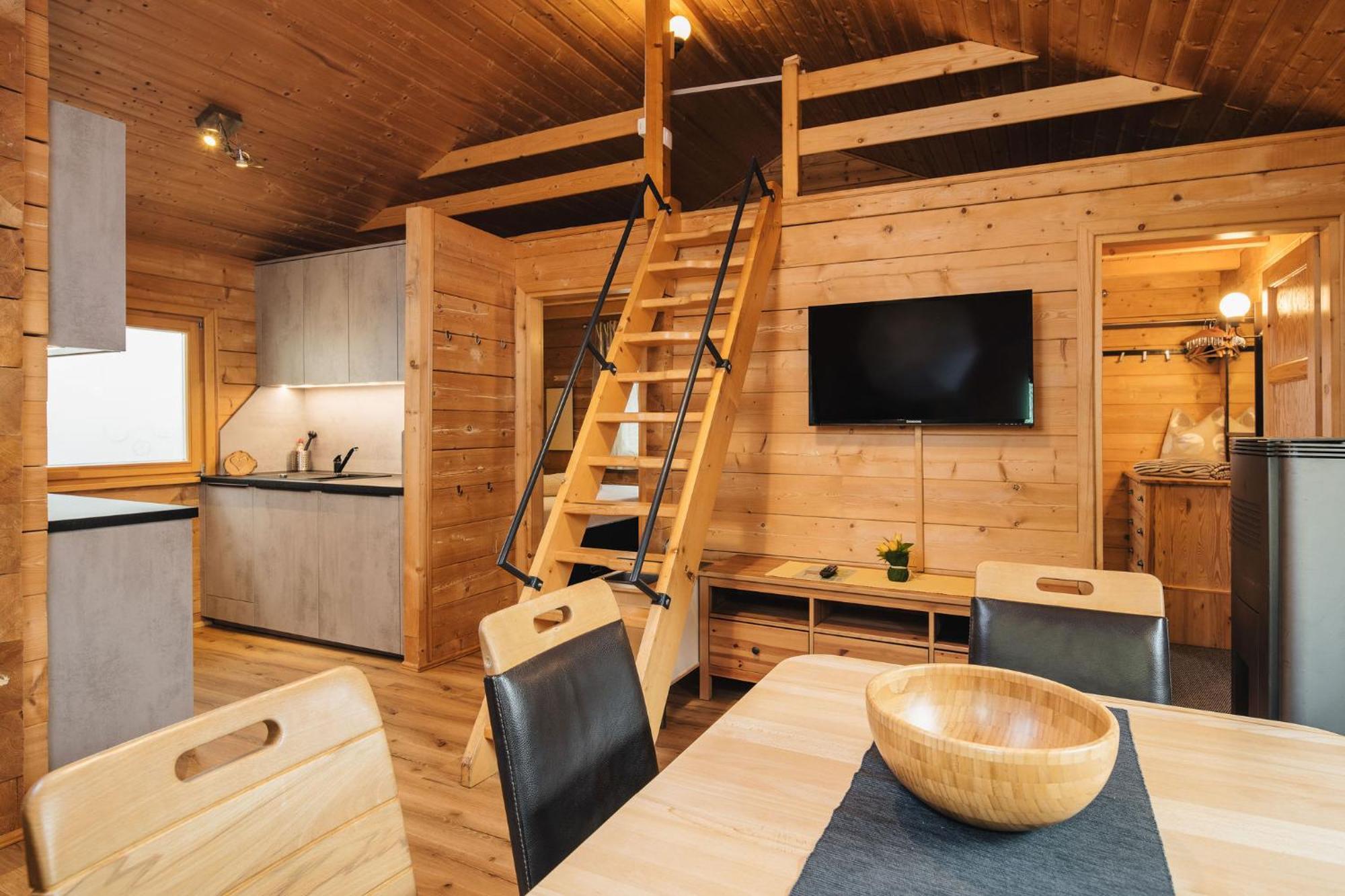 Camping Dreilaendereck Blockhuetten & Apartments Ried im Oberinntal Exterior foto