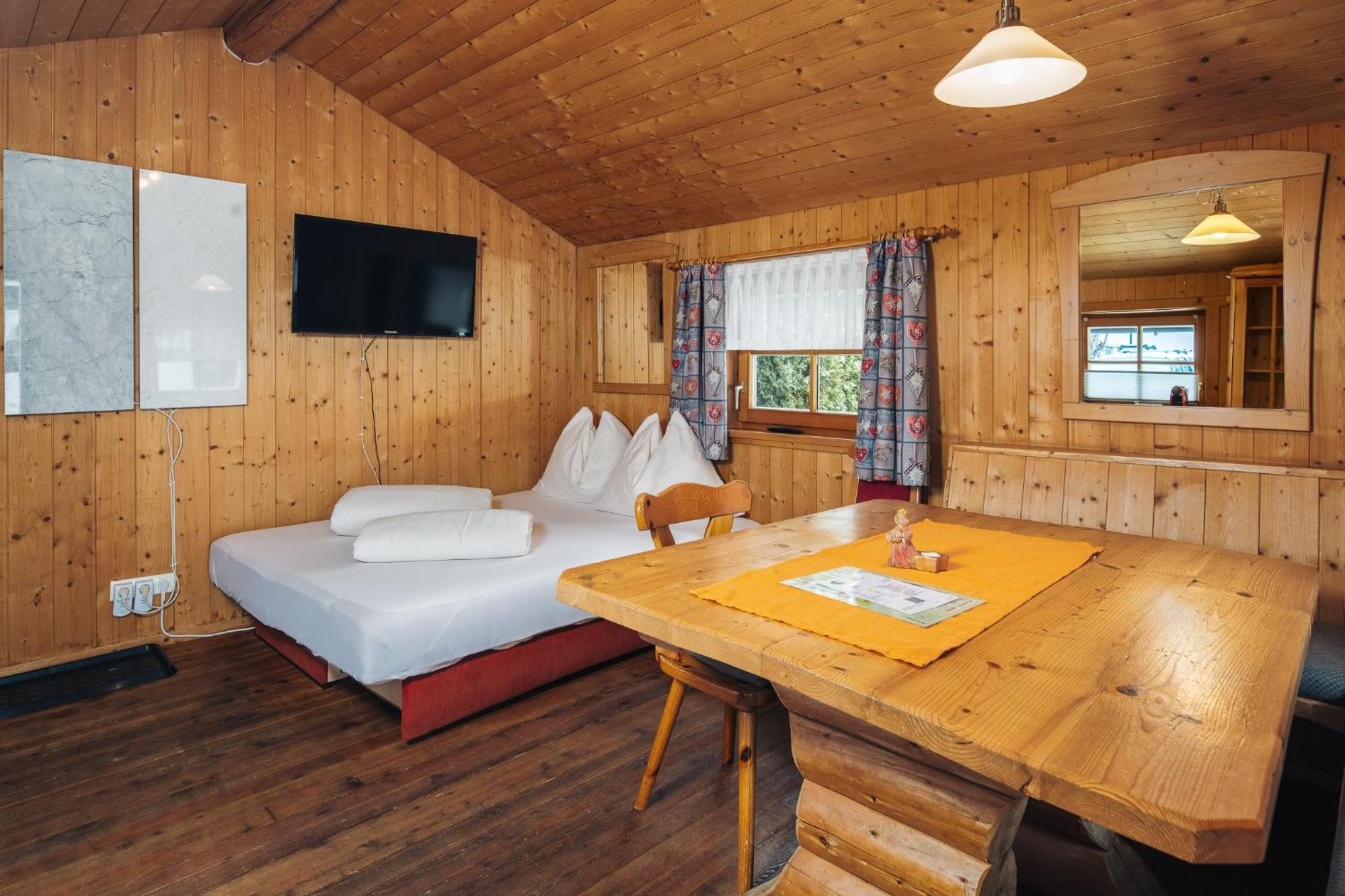 Camping Dreilaendereck Blockhuetten & Apartments Ried im Oberinntal Exterior foto