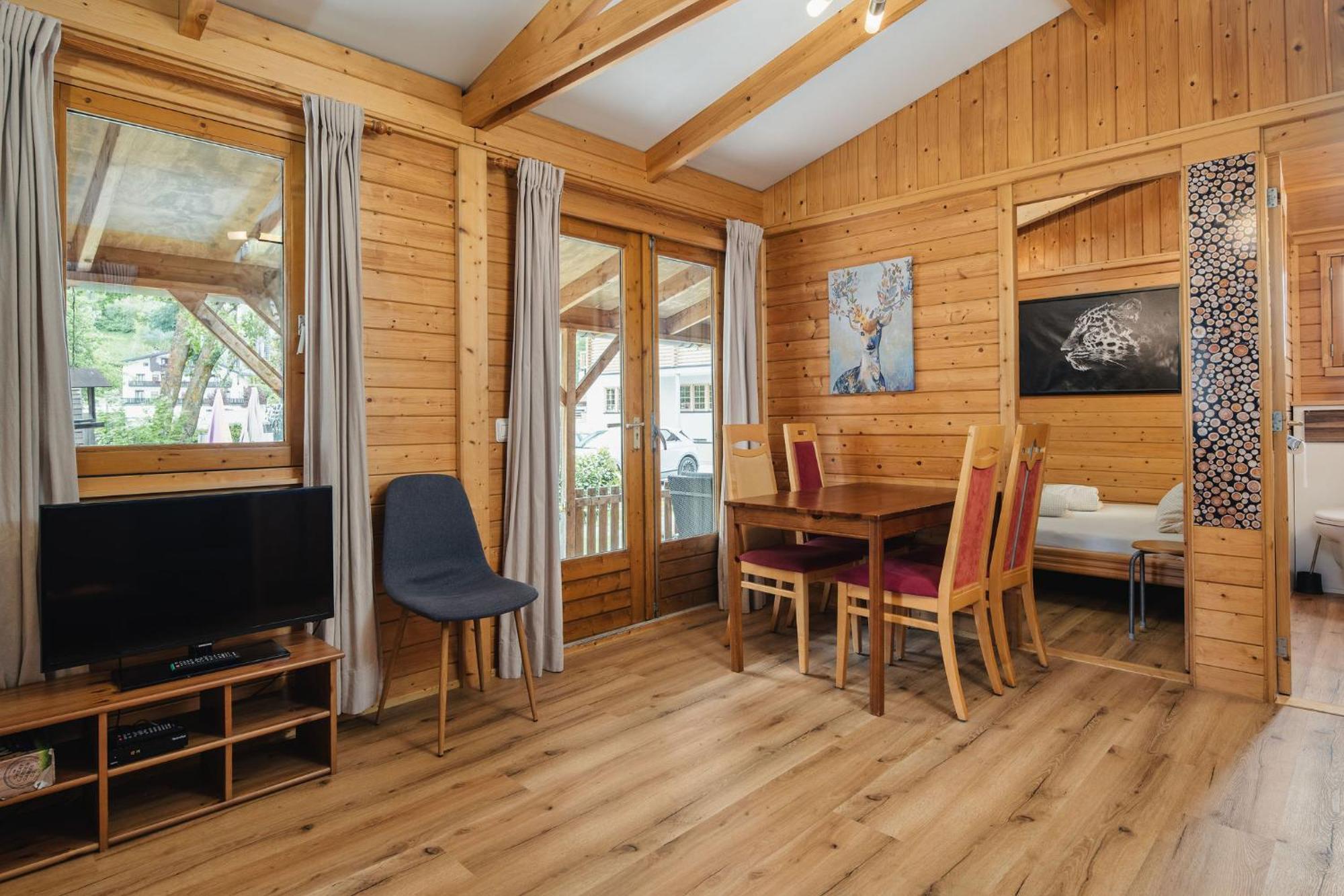 Camping Dreilaendereck Blockhuetten & Apartments Ried im Oberinntal Exterior foto