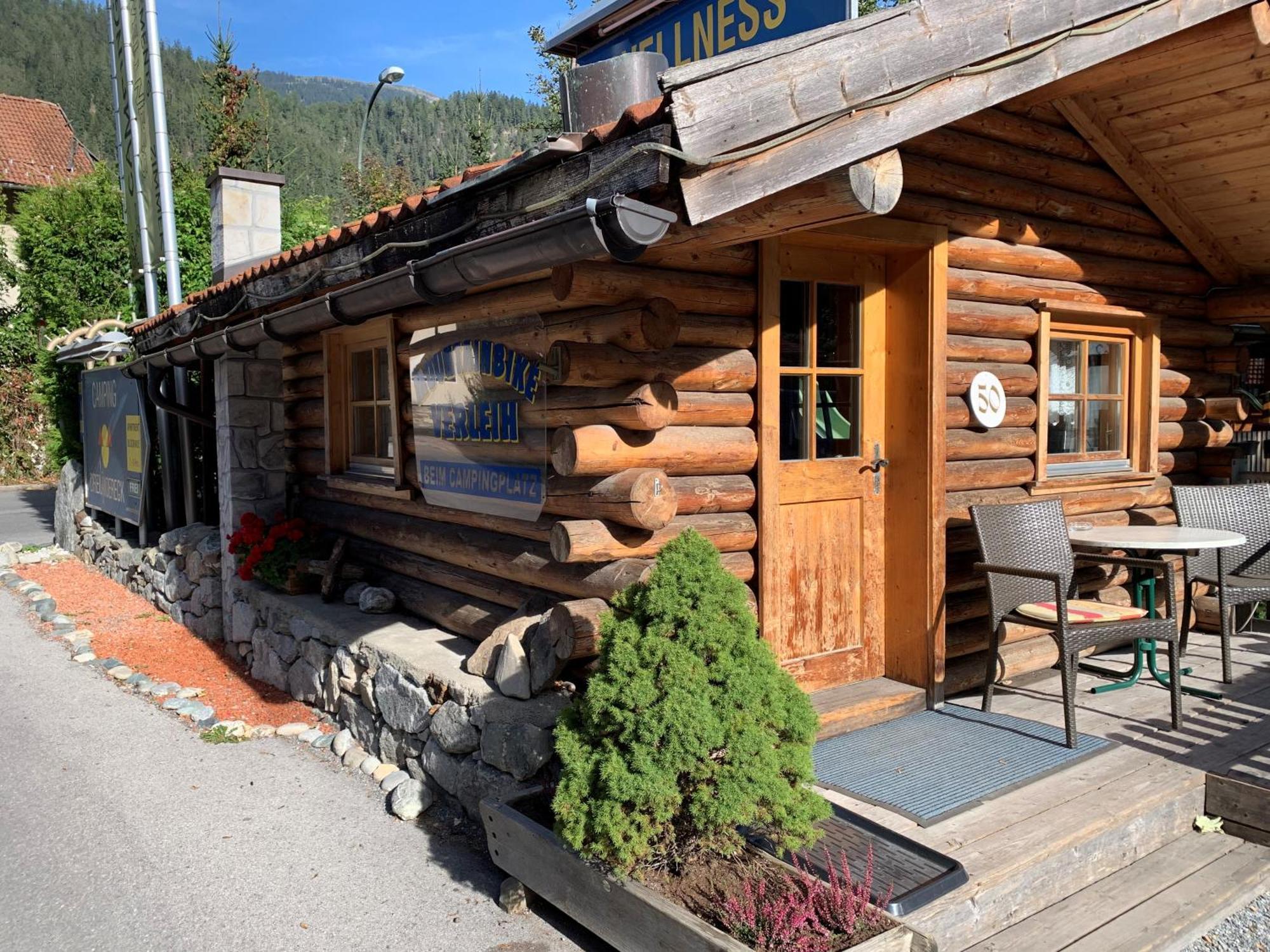 Camping Dreilaendereck Blockhuetten & Apartments Ried im Oberinntal Exterior foto
